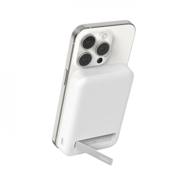 Belkin BoostCharge Pro 8000 mAh Carica wireless Bianco (8K QI2 MAGSAFE COMPATIBLE - POWERBANK WITH KICKSTAND)